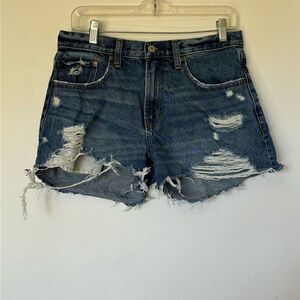 Abercrombie mid rise distressed boyfriend shorts size 6 100% cotton